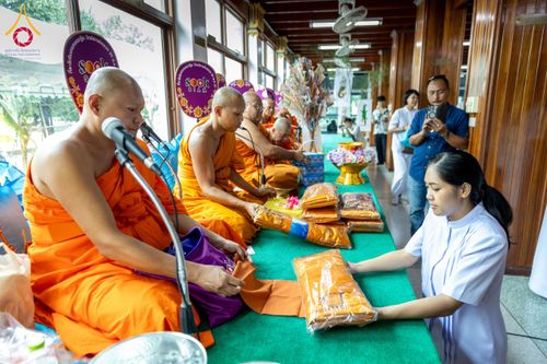ภาพ No.183295:พิธีทอดกฐิน ณ วัดปรางค์หลวง จ.นนทบุรี ในโครงการทอดกฐินสามัคคีทั่วไทย 30,000 วัด บูชาธรรม 80 ปี หลวงพ่อธัมมชโย โดยคณะศิษยานุศิษย์วัดพระธรรมกาย วันที่ 20 ตุลาคม พ.ศ. 2567