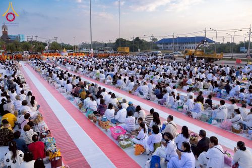 ภาพ No.276892:วันเสาร์ที่ 6 ธันวาคม พ.ศ. 2568 พิธีตักบาตรพระ 1,000 รูป อุทิศถวายพระราชกุศลสมเด็จพระนางเจ้าสิริกิติ์ พระบรมราชินีนาถ พระบรมราชชนนี พันปีหลวง และ ทำบุญเมืองลำปาง ครบรอบ 1,345 ปี ณ ลานพระบรมราชานุสาวรีย์สมเด็จพระนเรศวรมหาราชนครลำปาง อ.เกาะคา จ.ลำปาง