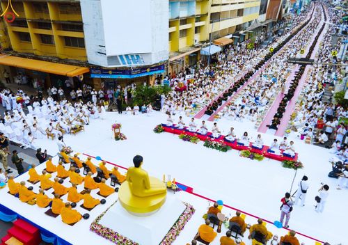 ภาพ No.85874:ตักบาตรพระนานาชาติ 10,000 รูป ใจกลางนครหาดใหญ่ จ.สงขลา วันอาทิตย์ที่ 20 สิงหาคม พ.ศ. 2566