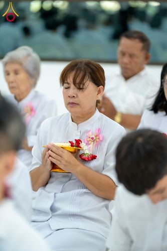 ภาพ No.160777:พิธีเจริญพระพุทธมนต์ และปิดแผ่นทองรูปเหมือน พระเดชพระคุณพระมงคลเทพมุนี (สด จนฺทสโร) พระผู้ปราบมาร จำนวน 3 องค์ วันเสาร์ที่ 5 ตุลาคม พ.ศ. 2567 ณ อาคารปลูกศรัทธา 2 (ชานชลาเดิม) วัดพระธรรมกาย อ.คลองหลวง จ.ปทุมธานี