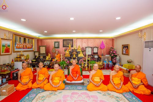 ภาพ No.84947:พิธีทำสามีจิกรรมและรับฟังโอวาท จากพระผู้ใหญ่ พระมหาเถระ พระสังฆาธิการ เนื่องในเทศกาลเข้าพรรษา ของคณะสงฆ์วัดพระธรรมกาย นำโดยหลวงพ่อทัตตชีโว วันที่ 3 สิงหาคม พ.ศ. 2566