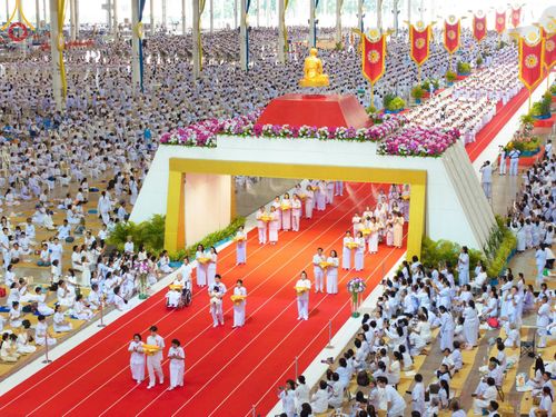 ภาพ No.167679:พิธีทอดกฐิน และ พิธีกรานกฐิน ในวันอาทิตย์ที่ 3 พฤศจิกายน พ.ศ. 2567 ณ วัดพระธรรมกาย จ.ปทุมธานี