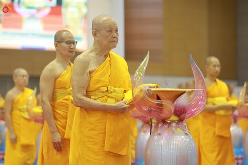 ภาพ No.318611:วันอาทิตย์ต้นเดือนที่ 5 เมษายน พ.ศ.2569 พิธีทอดผ้าป่าสมทบมหาสังฆทาน 40,000 กว่าวัดทั่วประเทศ ณ สภาธรรมกายสากล วัดพระธรรมกาย