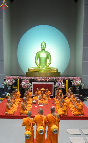 ภาพ No.199821:โครงการอุปสมบทหมู่บูชาธรรม 116 ปี คุณยายอาจารย์มหารัตนอุบาสิกาจันทร์ ขนนกยูง โครงการอุปสมบทหมู่ธรรมทายาท ระดับอุดมศึกษา รุ่นที่ 51 ภาคฤดูหนาว  ณ โบสถ์พระไตรปิฏก วัดพระธรรมกาย จ.ปทุมธานี  วันที่ 11 มกราคม พ.ศ. 2568 โดยมีพระครูปลัดรัตนวีรวัฒน์ เจ้าอาวาสวัด