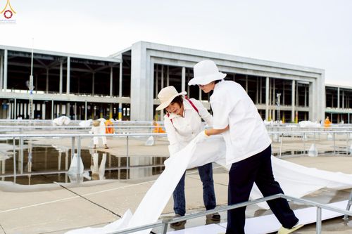 ภาพ No.225207:วันที่ 20 - 27 เมษายน พ.ศ. 2568 "ภาพแห่งความปลื้มที่ไม่มีวันจบ" คณะสงฆ์สามเณร เจ้าหน้าที่ และสาธุชน ร่วมแรงร่วมใจกันเตรียมงานและเก็บงาน เพื่อวันคุ้มครองโลก พิธีถวายมหาสังฆทานคณะสงฆ์ 40,000 กว่าวัดทั่วประเทศ