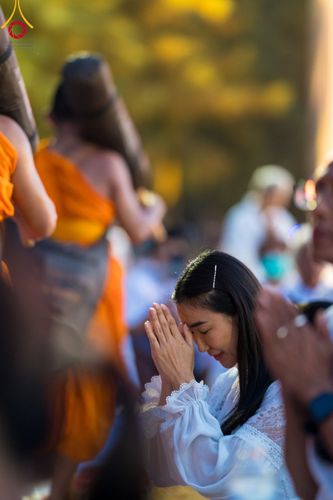 ภาพ No.108012:พิธีต้อนรับพระธรรมยาตรา ในโครงการธรรมยาตรากตัญญูบูชา มหาปูชนียาจารย์ พระมงคลเทพมุนี(สด จนฺทสโร) พระผู้ปราบมาร อนุสรณ์สถาน 7 แห่ง ปีที่ 12 วันที่ 7 มกราคม พ.ศ. 2567 ณ อนุสรณ์สถานคลองบางนางแท่น  อ.สามพราน จ.นครปฐม