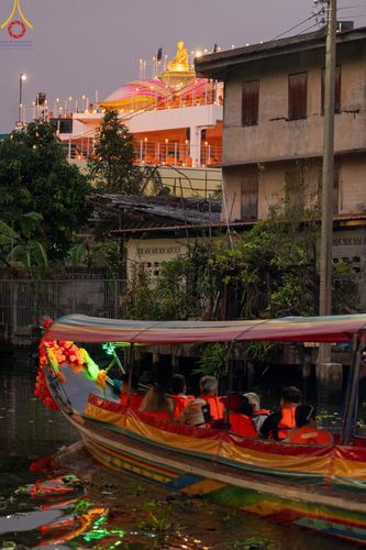 ภาพ No.201721:พิธีจุดประทีปถวายเป็นพุทธบูชา และบูชาธรรมมหาปูชนียาจารย์ ณ อาคารธรรมยาตรา กตัญญูบูชามหาปูชนียาจารย์ ตรงข้ามวัดปากน้ำภาษีเจริญ จ.กรุงเทพมหานคร ในโครงการธรรมยาตรา กตัญญูบูชา มหาปูชนียาจารย์ พระมงคลเทพมุนี(สด จนฺทสโร) พระผู้ปราบมาร อนุสรณ์สถาน 7 แห่ง