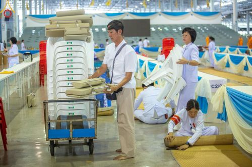 ภาพ No.59790:V.39 ทุ่มสุดใจ ธรรมชัย 80 ปี การเตรียมงาน การปฏิบัติงาน ของเจ้าหน้าที่หน่วยงานต่างๆ เพื่อพิธีฉลองอายุวัฒนมงคล 80 ปี หลวงพ่อธัมมชโย และรับถวายมหาสังฆทาน 10,000 กว่าวัดทั่วประเทศ ในวันคุ้มครองโลก จันทร์ที่ 22 เมษายน พ.ศ. 2567