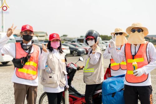 ภาพ No.117103:V.16 เป็นทีม การเตรียมงาน เก็บงาน การรับบุญของเจ้าหน้าที่หน่วยงานต่างๆ เพื่อโครงการธรรมยาตรา กตัญญูบูชามหาปูชนียาจารย์ พระมงคลเทพมุนี (สด จนฺทสโร) พระผู้ปราบมาร อนุสรณ์สถาน 7 แห่ง ปีที่ 12 ระหว่างวันที่ 2 - 31 มกราคม พ.ศ. 2567