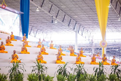 ภาพ No.136715:พิธีตักบาตร พิธีบูชาข้าวพระ ในวันอาทิตย์ต้นเดือนที่ 5 พฤษภาคม พ.ศ. 2567 ณ วัดพระธรรมกาย จ.ปทุมธานี