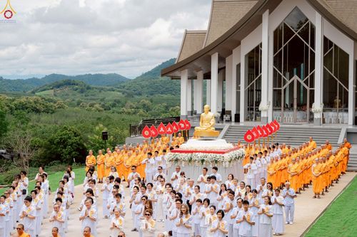 ภาพ No.239326:วันอาทิตย์ที่ 17 สิงหาคม พ.ศ. 2568 พิธีอัญเชิญรูปเหมือนพระมงคลเทพมุนี (สด จันทสโร) ณ ศาลากลางจังหวัดเลย ถึงลานพญานาค สวนสาธารณะกุดป่อง อ.เมือง จ.เลย