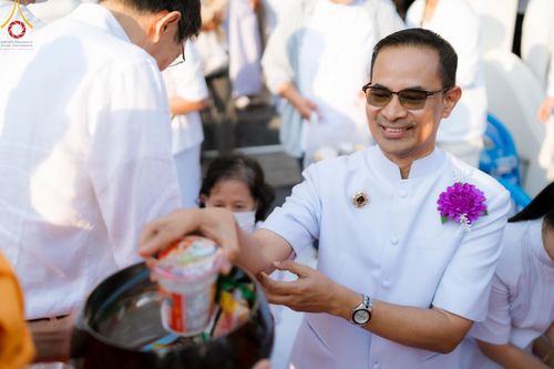 ภาพ No.116191:พิธีตักบาตรพระธรรมยาตรา ณ อนุสรณ์สถานลำดับที่ 4 สถานที่เกิดด้วยกายธรรม วัดโบสถ์(บน) จ.นนทบุรี วันที่ 21 มกราคม พ.ศ. 2567