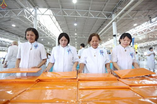 ภาพ No.240845:วันพุธที่ 27 สิงหาคม พ.ศ. 2568 พิธีทอดผ้าป่าเพื่อสร้างอาคาร  82 ปี หลวงพ่อธัมมชโย สมทบกฐินวัดพระธรรมกาย และกฐิน 30,000 วัดทั่วประเทศ ครั้งที่ 1