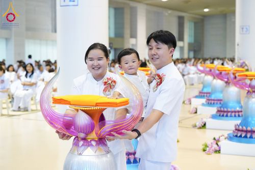 ภาพ No.134454:พิธีทอดผ้าป่าสมทบ มหาสังฆทาน 10,000 วัด ทั่วไทย วันอาทิตย์ต้นเดือนที่ 7 เมษายน พ.ศ.2567 ณ ห้องแก้วสารพัดนึก 1 สภาธรรมกายสากล  วัดพระธรรมกาย จ.ปทุมธานี