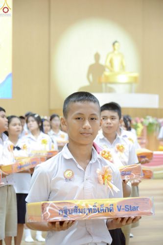 ภาพ No.246068:วันเสาร์ที่ 13 กันยายน พ.ศ. 2568 พิธีมอบผ้าไตรประธานกฐินสัมฤทธิ์เด็กดี V-Star ณ สภาธรรมกายสากล วัดพระธรรมกาย
