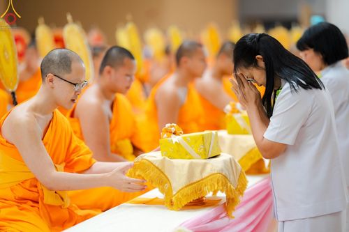 ภาพ No.153347:พิธีมุทิตาสักการะ พระภิกษุ-สามเณร ผู้สอบไล่ได้เปรียญธรรม ประโยค 1-2 ถึงประโยค ป.ธ.9 และบาลีศึกษา ประโยค1-2 ถึง บ.ศ.9 , พิธีมอบดวงแก้วสามเณรผู้ทรงบาลีไวยากรณ์ วัดพระธรรมกาย และ ศูนย์ส่งเสริมศีลธรรมในประเทศและต่างประเทศ วันอาทิตย์ที่ 8 กันยายน พ.ศ.2567