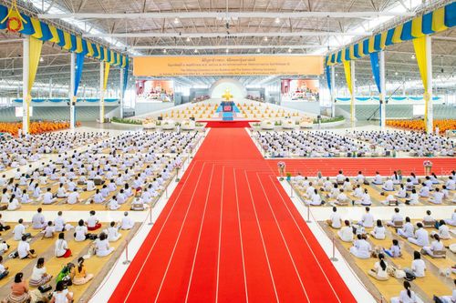 ภาพ No.167643:พิธีตักบาตรและพิธีบูชาข้าวพระ ในวันอาทิตย์ที่ 3 พฤศจิกายน พ.ศ. 2567 ณ วัดพระธรรมกาย