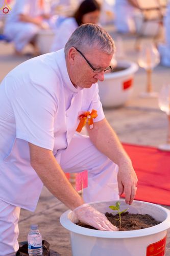 ภาพ No.253044:วันที่ 10 ตุลาคม พ.ศ. 2568 พิธีปลูกต้นทรัพย์บานชื่น ณ ลานธรรม วัดพระธรรมกาย