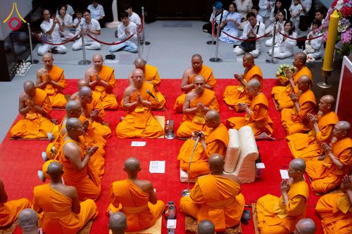 ภาพ No.244934:วันเสาร์ที่ 6 กันยายน พ.ศ. 2568 พิธีถวายบาตร บรรพชา อุปสมบทของนาคธรรมทายาท โครงการอุปสมบทหมู่บูชาธรรมครบรอบ 108 ปี  วันครูผู้ค้นพบวิชชาธรรมกาย ณ โบสถ์พระไตรปิฎก วัดพระธรรมกาย