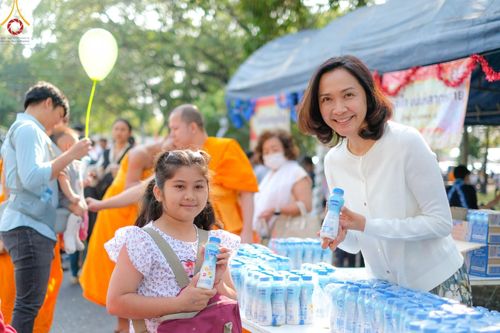 ภาพ No.194016:วัดพระธรรมกาย จัดงานวันเด็กแห่งชาติ ประจำปี พ.ศ.2568 ออกร้านอาหาร 200 ร้าน มอบของขวัญหลายหมื่นชิ้น วันที่ 12 มกราคม พ.ศ. 2568 วัดพระธรรมกาย อ.คลองหลวง จ.ปทุมธานี