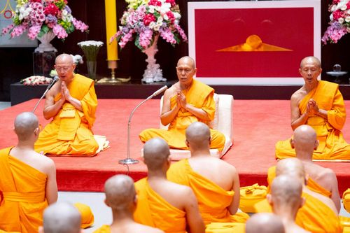 ภาพ No.229300:วันเสาร์ที่ 14 มิถุนายน พ.ศ. 2568 พิธีบรรพชา , พิธีถวายบาตร , พิธีอุปสมบท ในโครงการบรรพชาอุปสมบทหมู่ ผู้บริหารรุ่นที่ 15 และ อุดมศึกษา รุ่นที่ 52 ณ โบสถ์พระไตรปิฎก วัดพระธรรมกาย