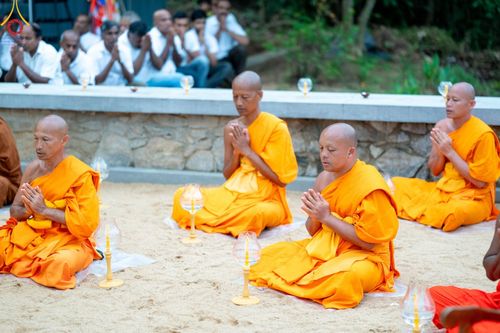 ภาพ No.141198:PhotoStory มหาศรัทธา ธรรมยาตราศรีลังกา EP.6 พิธีจุดวิสาขประทีป 6 วัด ถวายเป็น พุทธบูชา  โครงการสยาม-ลังกา ธรรมยาตรา  ฉลองเทศกาลวิสาขบูชาแห่งชาติ ศรีลังกา  บูชาธรรม 80 ปี หลวงพ่อธัมมชโย วันที่ 16 พฤษภาคม พ.ศ. 2567