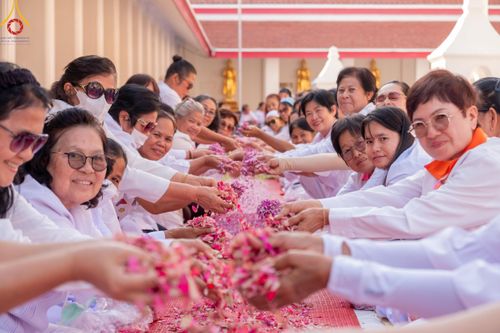 ภาพ No.110539:พิธีต้อนรับพระธรรมยาตรา ในโครงการธรรมยาตรากตัญญูบูชา มหาปูชนียาจารย์ พระมงคลเทพมุนี(สด จนฺทสโร) พระผู้ปราบมาร อนุสรณ์สถาน 7 แห่ง ปีที่ 12 วันที่ 11 มกราคม พ.ศ. 2567 ณ อนุสรณ์สถานลำดับที่ 3 สถานที่เกิดใหม่ในเพศสมณะ วัดสองพี่น้อง จ.สุพรรณบุรี