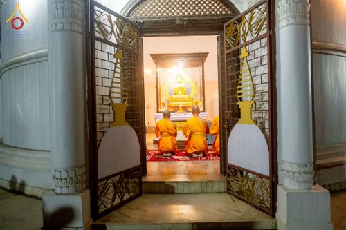 ภาพ No.213051:วันที่ 14 - 15 มีนาคม พ.ศ. 2568 คณะสงฆ์และสามเณรเดินธรรมยาตรา ในโครงการบวชสามเณรเนปาล 500 รูป ไปยังสถานที่รอบมายาเทวีและลุมพินีเกรด ณ ลุมพินี ประเทศเนปาล