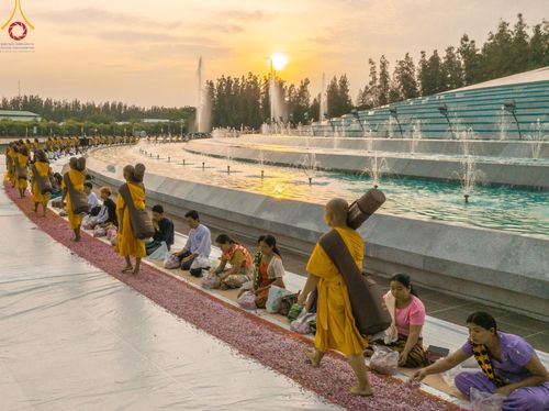 ภาพ No.120464:พิธีต้อนรับพระธรรมยาตรา ในโครงการธรรมยาตรา กตัญญูบูชา มหาปูชนียาจารย์ พระมงคลเทพมุนี(สด จนฺทสโร) พระผู้ปราบมาร อนุสรณ์สถาน 7 แห่ง ปีที่ 12 วันที่ 28 มกราคม พ.ศ. 2567 ณ วัดพระธรรมกาย จ.ปทุมธานี (ชุดที่ 2)