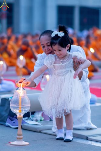 ภาพ No.122125:พิธีจุดประทีปถวายเป็นพุทธบูชา และบูชาธรรมมหาปูชนียาจารย์ พระมงคลเทพมุนี(สด จนฺทสโร) ในโครงการธรรมยาตรา กตัญญูบูชา มหาปูชนียาจารย์ พระมงคลเทพมุนี(สด จนฺทสโร) พระผู้ปราบมาร อนุสรณ์สถาน 7 แห่ง ปีที่ 12 วันที่ 31 มกราคม พ.ศ. 2567 ณ วัดพระธรรมกาย จ.ปทุมธานี