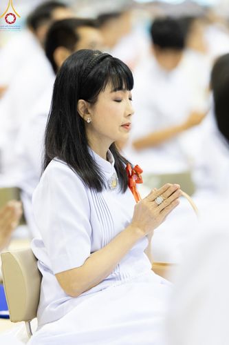 ภาพ No.177727:พิธีตักบาตรและพิธีบูชาข้าวพระ ในวันอาทิตย์ต้นเดือนที่ 1 ธันวาคม พ.ศ. 2567 ณ สภาธรรมกายสากล วัดพระธรรมกาย