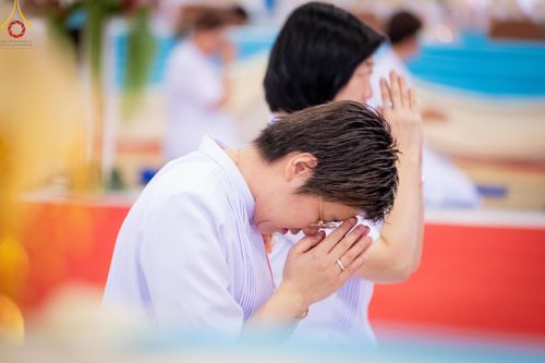 ภาพ No.60468:การต้อนรับพระสังฆาธิการ 10,000 กว่าวัดทั่วประเทศ พิธีมอบปัจจัยช่วยเหลือครู 4 จังหวัดชายแดนภาคใต้ พิธีปฏิบัติธรรม ในวันคุ้มครองโลก วันจันทร์ที่ 22 เมษายน พ.ศ.2567 ณ วัดพระธรรมกาย จ.ปทุมธานี