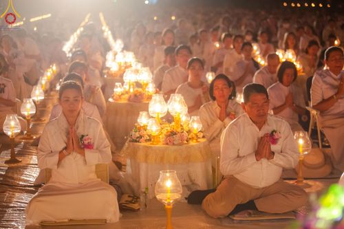 ภาพ No.192787:พิธีจุดประทีปถวายเป็นพุทธบูชา และบูชาธรรมมหาปูชนียาจารย์ ณ อนุสรณ์สถานคลองบางนางแท่น อ.สามพราน จ.นครปฐม ในโครงการธรรมยาตรา กตัญญูบูชา มหาปูชนียาจารย์ พระมงคลเทพมุนี(สด จนฺทสโร) พระผู้ปราบมาร อนุสรณ์สถาน 7 แห่ง ปีที่ 13 วันที่ 10 มกราคม พ.ศ. 2568