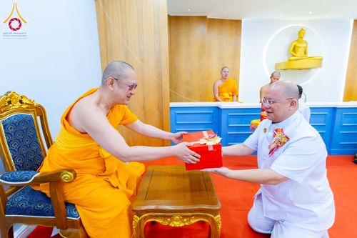 ภาพ No.313289:วันอาทิตย์ที่ 8 มีนาคม พ.ศ. 2569 พิธีสมโภชรูปเหมือนพระมงคลเทพมุนี (สด จนฺทสโร) และพิธีทอดผ้าป่าสามัคคีเพื่อสร้างวิหารพระมงคลเทพมุนี ณ วัดพุทธเคปทาวน์ ประเทศแอฟริกาใต้