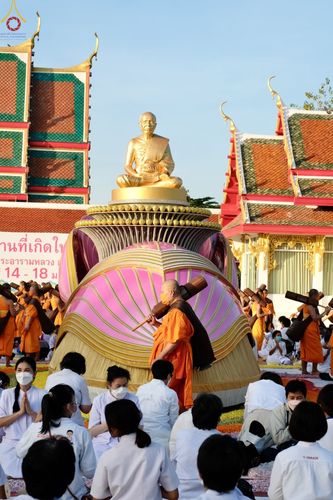 ภาพ No.70913:พิธีต้อนรับพระธรรมยาตรา ในโครงการธรรมยาตรากตัญญูบูชา มหาปูชนียาจารย์ พระมงคลเทพมุนี(สด จนฺทสโร) พระผู้ปราบมาร อนุสรณ์สถาน 7 แห่ง ปีที่ 11 วันที่ 14 มกราคม พ.ศ. 2566 ณ อนุสรณ์สถานลำดับที่ 3 สถานที่เกิดในเพศสมณะ วัดสองพี่น้อง อ.สองพี่น้อง จ.สุพรรณบุรี