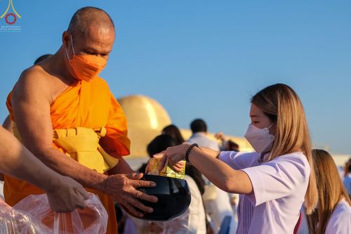 ภาพ No.68771:พิธีตักบาตรฉลองพระใหม่ วันที่ 1 มกราคม พ.ศ. 2566 ณ วัดพระธรรมกาย จ.ปทุมธานี