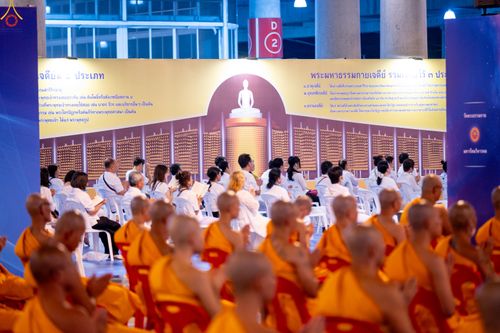 ภาพ No.280321:วันที่ 31 ธันวาคม พ.ศ.2568 -วันที่ 1 มกราคม พ.ศ.2569 พิธีฉลองชัยสวดมนต์บทธัมมจักกับปปวัตนสูตร ครบ 8,000,000,000 จบ , พิธีสวดมนต์ข้ามปี ณ วัดพระธรรมกาย