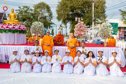 ภาพ No.310363:วันอาทิตย์ที่ 15 กุมภาพันธ์ พ.ศ. 2569 ตักบาตรพระ 1,000 รูป เมืองตรัง ปีที่ 2 ณ ลานพระบรมราชานุสาวรีย์ รัชกาลที่ 5 (หน้าศาลจังหวัดตรัง)อ.เมือง จ.ตรัง