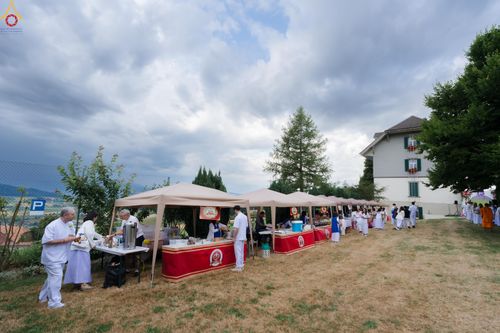 ภาพ No.286212:วันที่ 13 กรกฎาคม พ.ศ. 2568  พิธีทอดผ้าป่าฉลอง 13 ปี  วัดพระธรรมกายสวิตเซอร์แลนด์