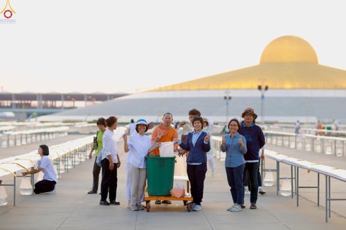 ภาพ No.320425:วันที่ 9 เมษายน พ.ศ.2569 การเตรียมงาน มัดถุงน้ำ ถ่วงขาโต๊ะไทยธรรม เพื่องานถวายมหาสังฆทาน 40,000 กว่าวัดทั่วประเทศ วันคุ้มครองโลก 22 เมษายน พ.ศ.2569 วัดพระธรรมกาย