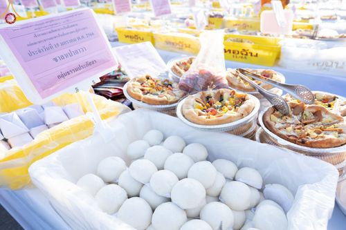 ภาพ No.71390:พิธีถวายภัตตาหารเป็นสังฆทาน แด่คณะพระธรรมยาตราฯ ในโครงการธรรมยาตรากตัญญูบูชา มหาปูชนียาจารย์ พระมงคลเทพมุนี(สด จนฺทสโร) พระผู้ปราบมาร อนุสรณ์สถาน 7 แห่ง ปีที่ 11 วันที่ 15 มกราคม พ.ศ. 2566