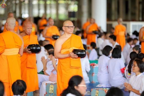 ภาพ No.345403:วันพฤหัสบดีที่ 27 สิงหาคม พ.ศ.2569 พิธีตักบาตรในวันธรรมชัย ณ สภาธรรมกายสากล วัดพระธรรมกาย ปทุมธานี