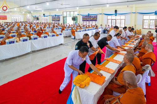 ภาพ No.137722:พิธีตักบาตร พิธีถวายสังฆทานแด่คณะสงฆ์ 323 วัด พิธีทำบุญอุทิศส่วนกุศลแด่ผู้วายชนม์ ในเหตุการณ์ความไม่สงบ 4 จังหวัดชายแดนภาคใต้ ปีที่ 20 ครั้งที่ 169 และพิธีมอบกองทุนหนุนแรงใจช่วยครูใต้ ปีที่ 17 ครั้งที่ 134 วันที่ 25 พฤษภาคม พ.ศ.2567 อ.ตากใบ จ.นราธิวาส