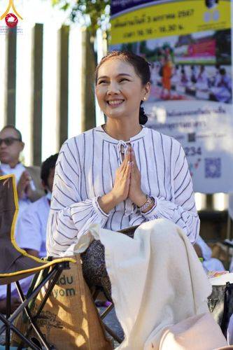 ภาพ No.106215:พิธีต้อนรับพระธรรมยาตรา ชุด 2 ในโครงการธรรมยาตรากตัญญูบูชา มหาปูชนียาจารย์  พระมงคลเทพมุนี(สด จนฺทสโร) พระผู้ปราบมาร  อนุสรณ์สถาน 7 แห่ง ปีที่ 12  วันที่ 3 มกราคม พ.ศ. 2567  ณ อนุสรณ์สถานโลตัสแลนด์ จ.สุพรรณบุรี