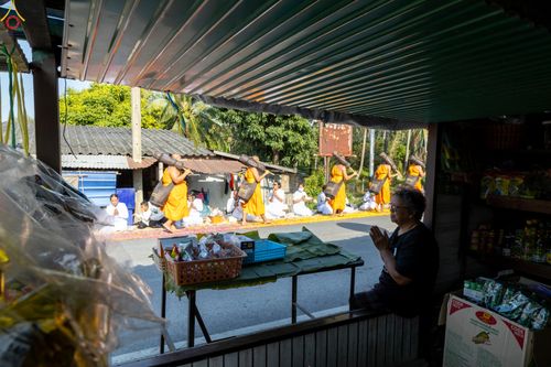 ภาพ No.290462:วันที่ 7 มกราคม พ.ศ. 2569 พิธีต้อนรับพระธรรมยาตรา ณ อนุสรณ์สถานลำดับที่ 2  สถานที่ตั้งมโนปณิธานบวชตลอดชีวิต อนุสรณ์สถานคลองบางนางแท่น (ภาพชุดที่ 2) อ.สามพราน จ.นครปฐม ในโครงการธรรมยาตรา กตัญญูบูชา มหาปูชนียาจารย์ พระมงคลเทพมุนี(สด จนฺทสโร) พระผู้ปราบมาร 