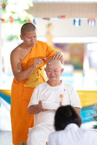 ภาพ No.338350:วันอาทิตย์ที่ 5 กรกฎาคม พศ.2569 พิธีตัดปอยผมธรรมทายาทนานาชาติ IDOP รุ่นที่ 21 จากประเทศจีน มาเลเซีย สิงคโปร์ และไต้หวัน ณ โถงช้าง วัดพระธรรมกาย