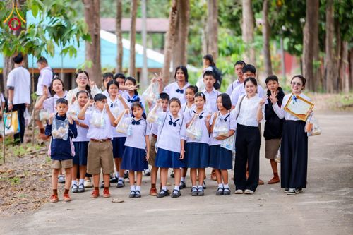 ภาพ No.285571:วันที่ 11 ธันวาคม พ.ศ. 2568  รวมพลังเด็กดี V-Star ผู้นำฟื้นฟูศีลธรรมโลก ประจำปี 2568 จังหวัดแพร่  ณ ธุดงคสถานแพร่ อำเภอวังชิ้น จังหวัดแพร่