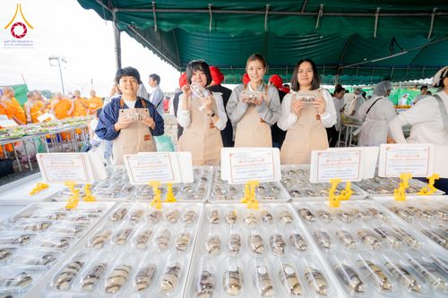 ภาพ No.301849:วันที่ 24 มกราคม พ.ศ. 2569 พิธีถวายภัตตาหารเป็นสังฆทาน แด่พระธรรมยาตรา ณ อนุสรณ์สถานบางปลา วัดบางปลา อำเภอบางเลน จังหวัดนครปฐม ในโครงการธรรมยาตรา กตัญญูบูชา มหาปูชนียาจารย์ พระมงคลเทพมุนี(สด จนฺทสโร) พระผู้ปราบมาร อนุสรณ์สถาน 7 แห่ง ปีที่ 14