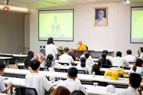 ภาพ No.313134:วันที่ 4 มีนาคม พ.ศ. 2559 หลวงพ่อทัตตชีโว รองเจ้าอาวาสวัดพระธรรมกาย ได้เมตตาถวายการต้อนรับปฏิสันถารพระอาคันตุกะจาก 19 ประเทศ ที่เดินทางมาร่วมงานวันมาฆบูชา ณ วัดพระธรรมกาย