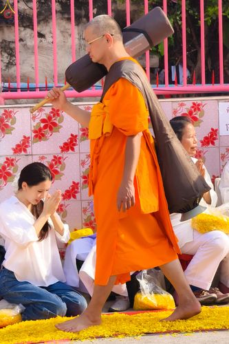 ภาพ No.295126:วันที่ 14 มกราคม พ.ศ. 2569 พิธีต้อนรับพระธรรมยาตรา อนุสรณ์สถานลำดับที่ 4  สถานที่เกิดด้วยกายธรรม ณ วัดโบสถ์บน ต.บางคูเวียง จ.นนทบุรี ในโครงการธรรมยาตรา กตัญญูบูชา มหาปูชนียาจารย์ พระมงคลเทพมุนี(สด จนฺทสโร) พระผู้ปราบมาร อนุสรณ์สถาน 7 แห่ง ปีที่ 14